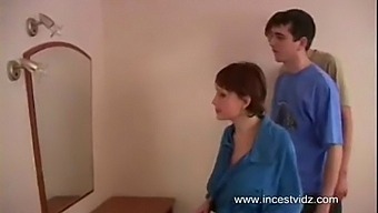 La Giocosa Sorella Russa Incinta Si Diverte Con I Suoi Fratelli