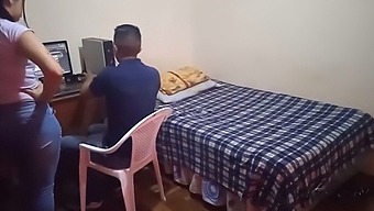 La Matrigna Interrompe La Mia Sessione Di Gioco Con La Mia Sorellastra: Un Incontro Segreto E Quasi Fuoriuscita