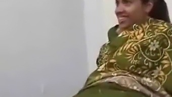 Remaja Desi Menikmati Threesome Dengan Tante Dan Cowok
