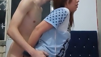 น้องสาวสุดเย้ายวนยั่วด้วยการจูบและสํารวจความต้องการทางเพศในวิดีโออีโรติกของสเปน