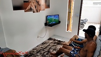 El Deseo De Confusión De Una Mujer Lleva A Un Click Y Mucho Sexo Anal Con Vagninho, Vivi Capetinha Y La Pareja Ogro