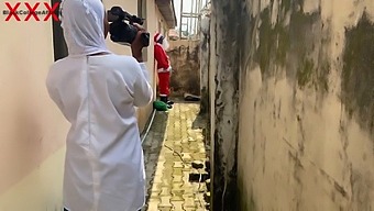 Ông Già Noel Và Hijabi Tham Gia Vào Tình Dục Kỳ Nghỉ, Đăng Ký Để Xem Thêm.