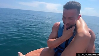 La Chica Más Caliente De Miami Recibe Una Follada Salvaje En Un Video Pov De Jetski