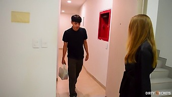 Una Milf Amatoriale Riceve Una Sorpresa Di Sesso Anale Dopo Un Rilassante Massaggio Universitario