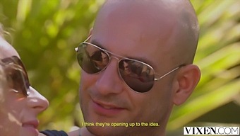 Pár Virágzik A Lengő Életmódjában.