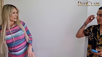 Blonde Bombe Monique Quellen In Heißem 60fps Dreier Mit Der Stiefmutter Des Freundes