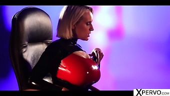 Latex-Clad Babe Dominates With Face Sitting And Orgasmic Pleasure