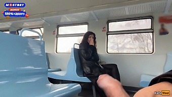 La Salvaje Aventura En Tren Público De Katty West Y Su Caliente Corrida.