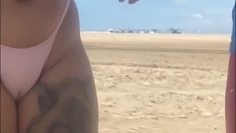 Fui À Praia E Deixei O Novinho Experimentar Minha Buceta